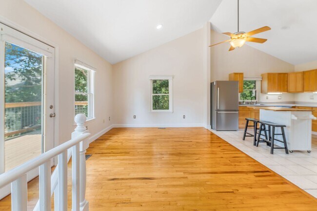 Building Photo - Asheville Rental!