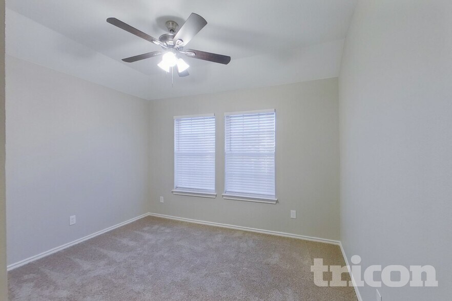 Building Photo - 1082 Suffolk Ln