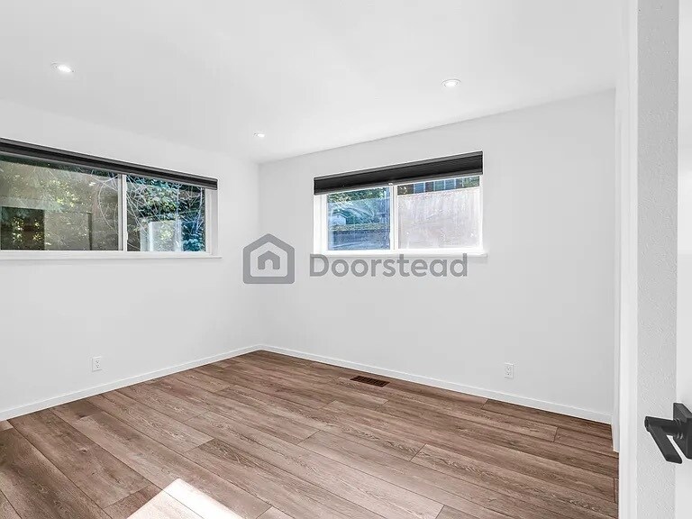 Building Photo - 3533 NE 17th Pl