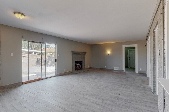 Building Photo - UPTOWN RENOVATED 3 Bedroom 2 Bath with garage