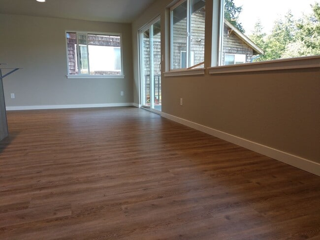 Building Photo - 2235 Electric Ave