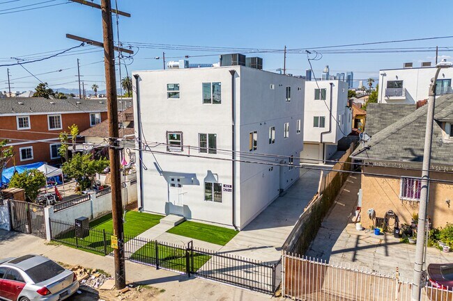 Building Photo - 423 E 31st St