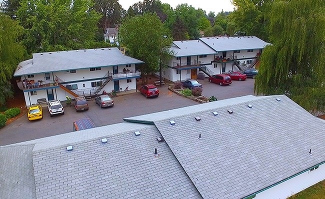Building Photo - Cedarwood Villa