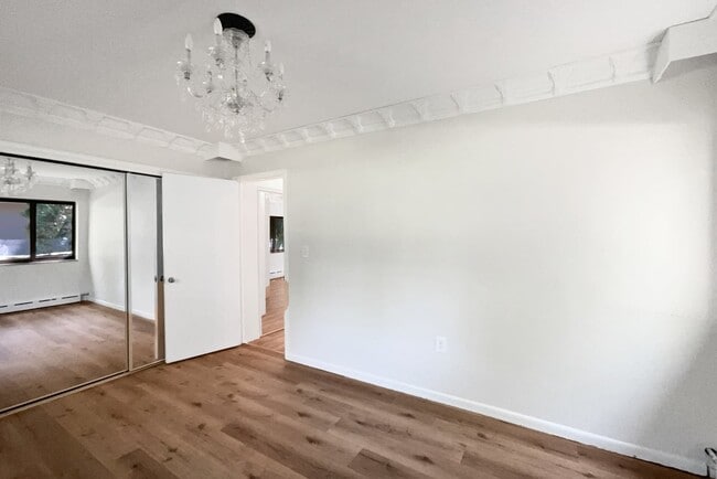 Building Photo - 2633 Hickory Ct