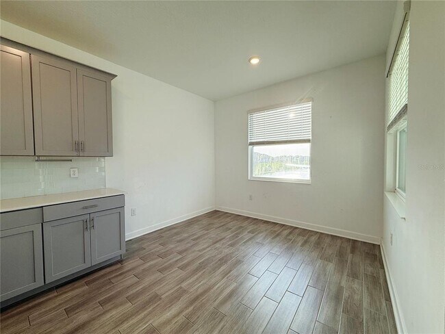 Building Photo - 5001 Center Ct