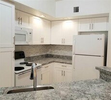 Building Photo - 3410 Pinewalk Dr N