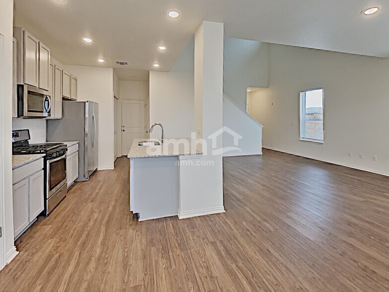 Building Photo - 2740 Spencebrook