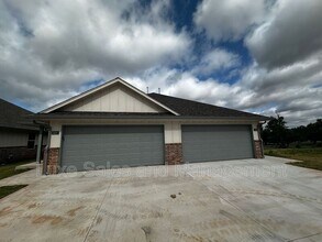 Building Photo - 3805 Franks Wy