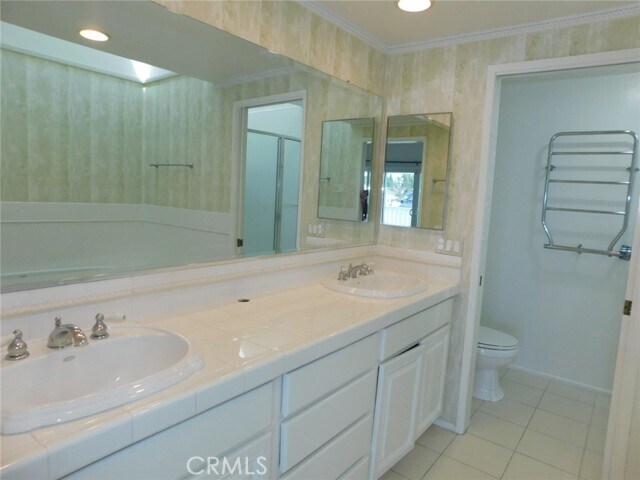 Building Photo - 7 Lakeview