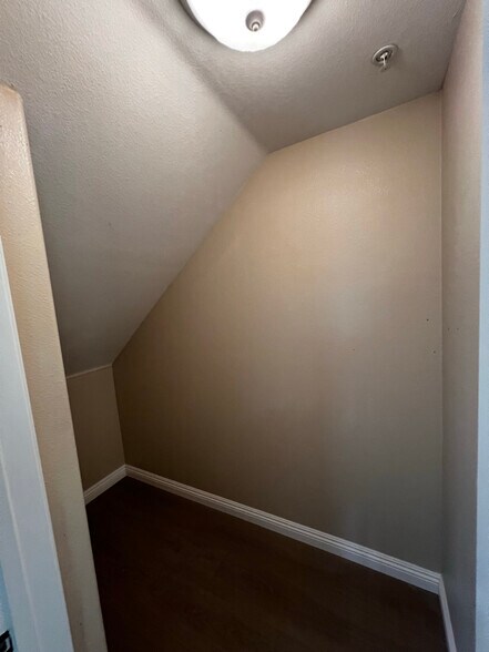 Building Photo - 12124 Scenic View Terrace
