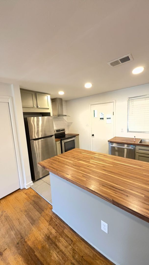 Building Photo - Newly Renovated Home in East Memphis