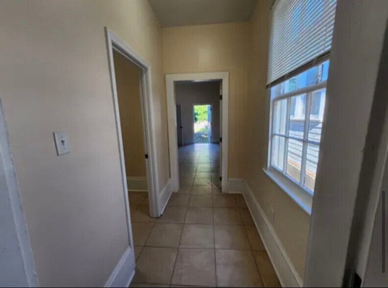 Building Photo - 2921 Annunciation St