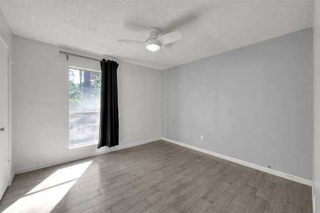 Building Photo - 9 Birchcane Dr