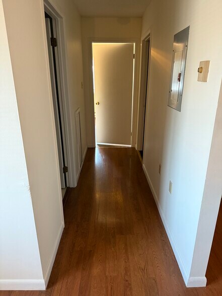 Hallway - 926 Washington Blvd