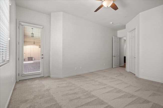 Building Photo - Fabulous Home with NexGen Sutie!