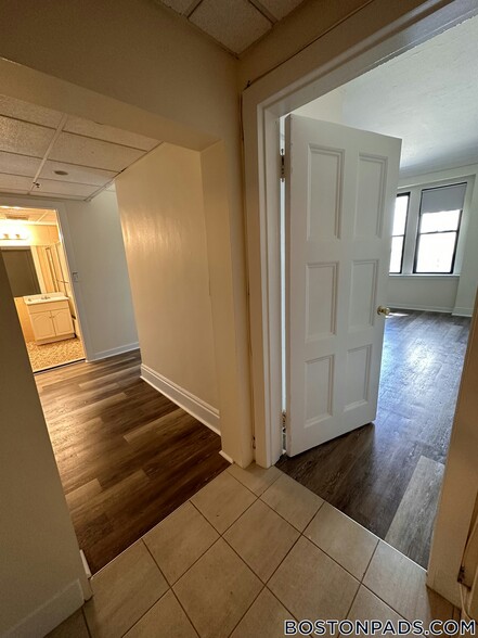 Building Photo - 62 Boylston St