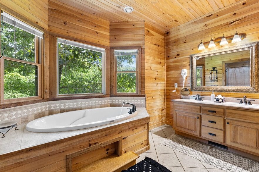 Building Photo - 1650 Loving Rd