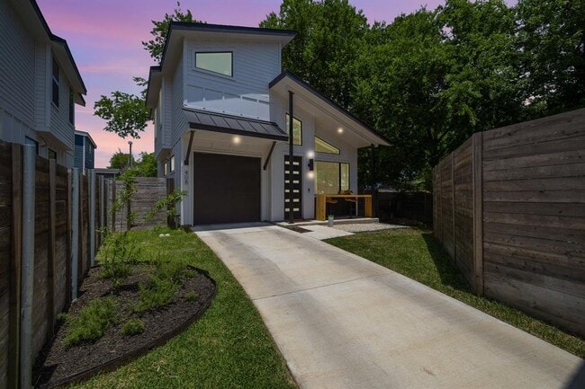 Building Photo - 408 W Odell St