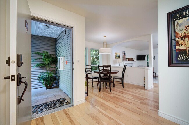 Building Photo - 3Bd/2Ba Issaquah Condo