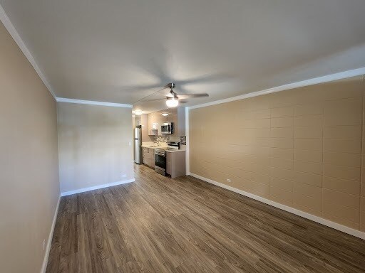 Building Photo - 425 Ena Rd