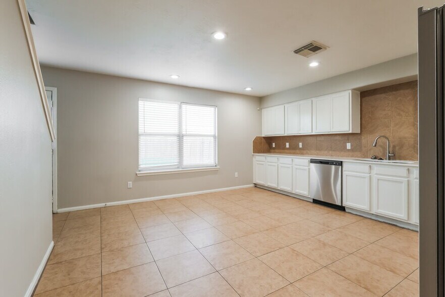 Building Photo - 21330 Carleen Creek Trail