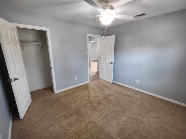 Building Photo - Beautiful home in nice neighborhood