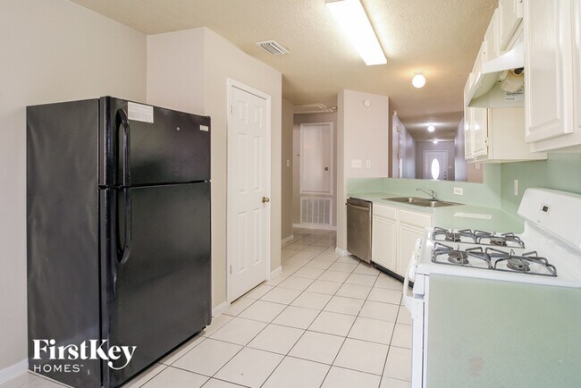 Building Photo - 4727 Falcon Forest Dr
