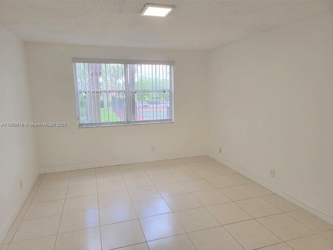 Building Photo - 8821 Wiles Rd