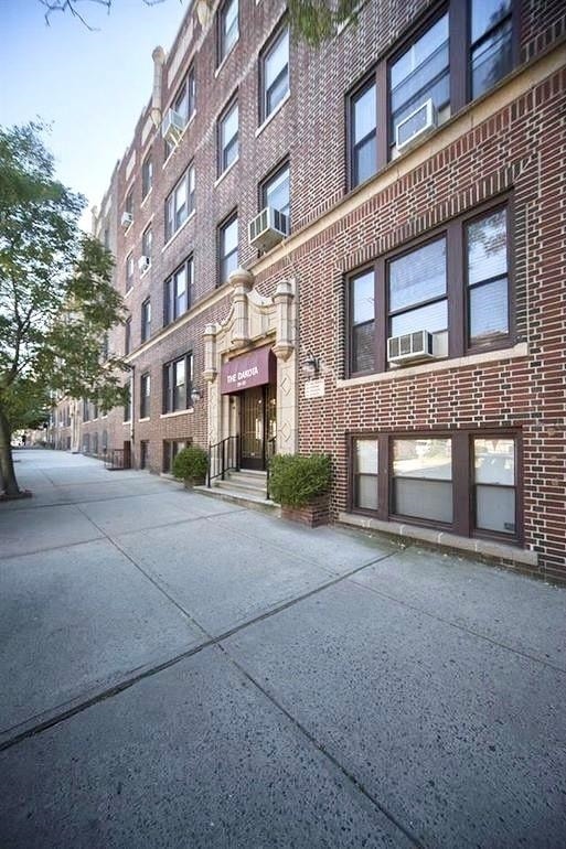 Building Photo - 29-33-33 51st St