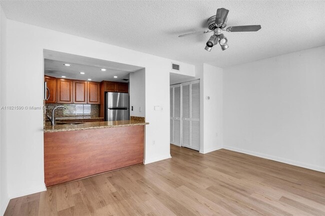 Building Photo - 10202 SW 77th Ct