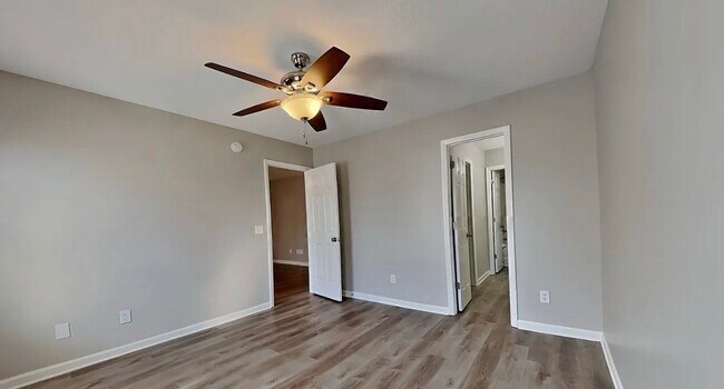 Building Photo - Chic & Comfortable 3-Bedroom Property Ready to Move In