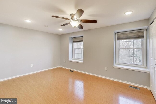 Building Photo - 5769 Yellowrose Ct