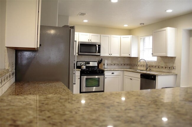 Building Photo - 1803 Edinburg Ave