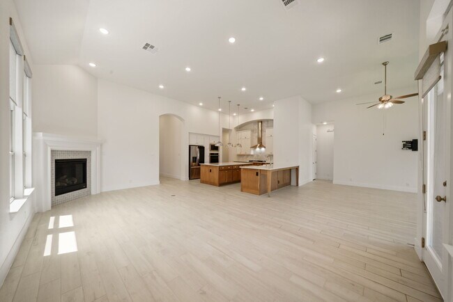 Building Photo - Stunning 4-Bed, 4.5-Bath Home with Pool Access and Private Yard in New Braunfels