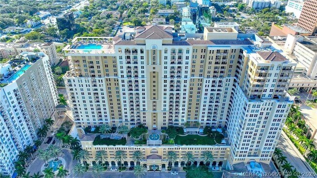 Building Photo - 511 SE 5 Ave