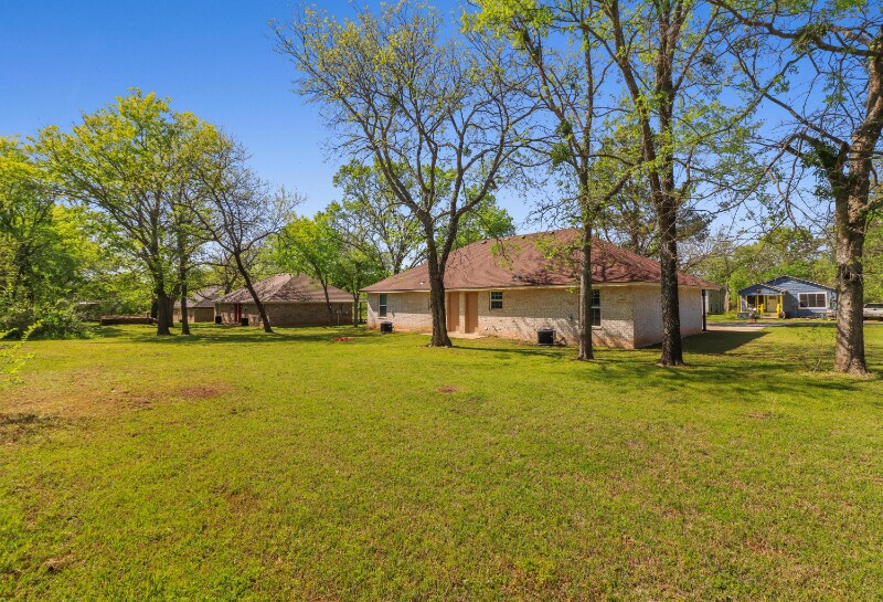 Building Photo - 712 Seven Oaks Rd