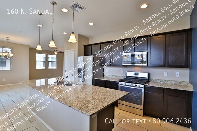 Building Photo - 160 N. Sandal-