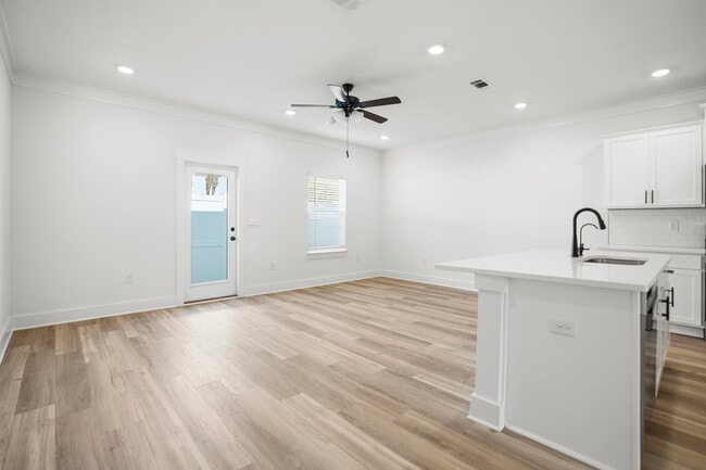 Building Photo - 105 Foxtail Wy