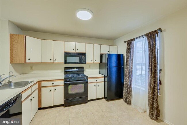 Building Photo - 112 Appletree Ct