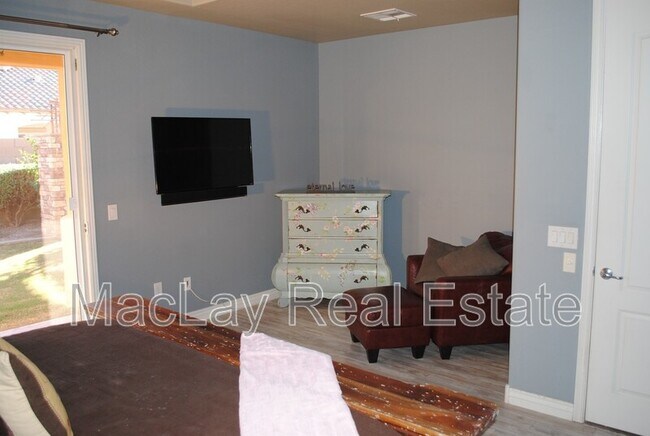 Building Photo - 2029 E Hackberry Pl