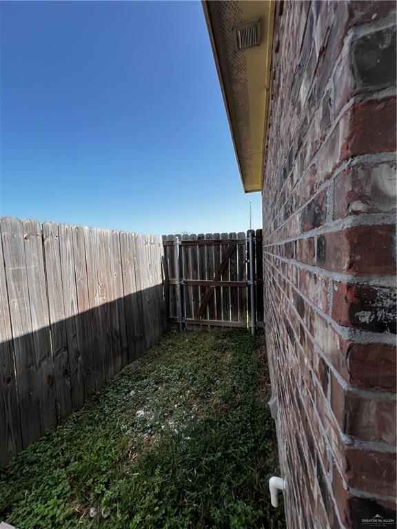 Building Photo - 2600 E Garfield Ave