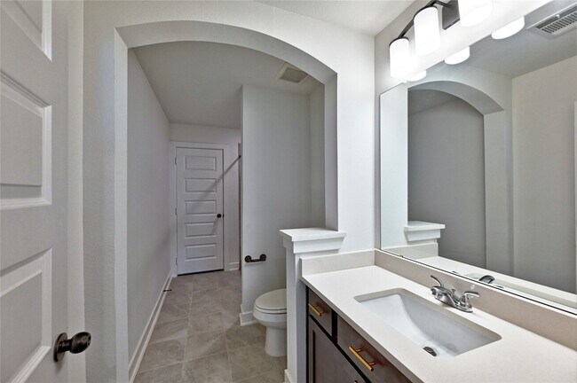 Building Photo - 6211 Shore Ridge Ct