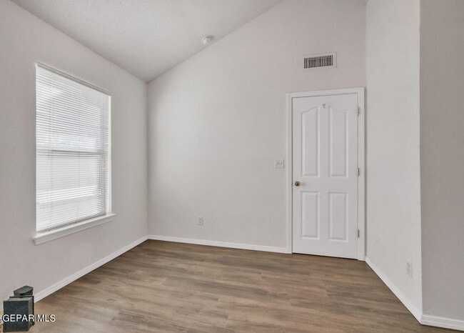 Building Photo - 816 Dakota River Ave