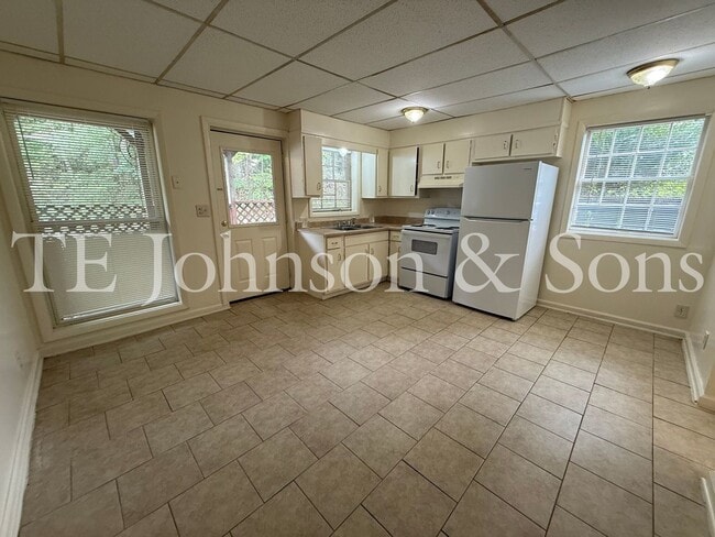 Building Photo - Your Perfect 1 Bedroom Oasis Awaits at Wal...