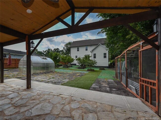 Building Photo - 723 Lindley Dr