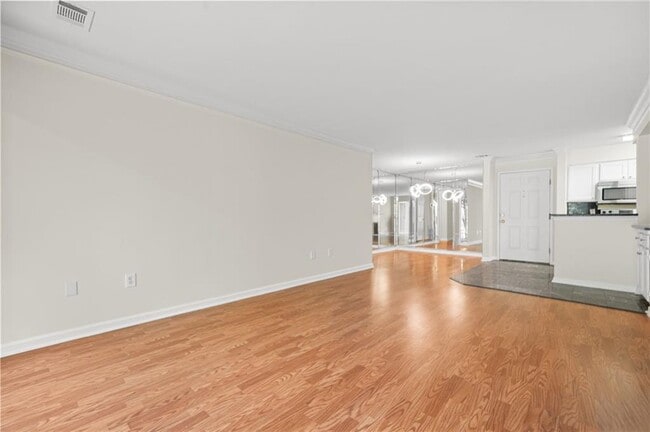 Building Photo - 23203 Plantation Dr NE
