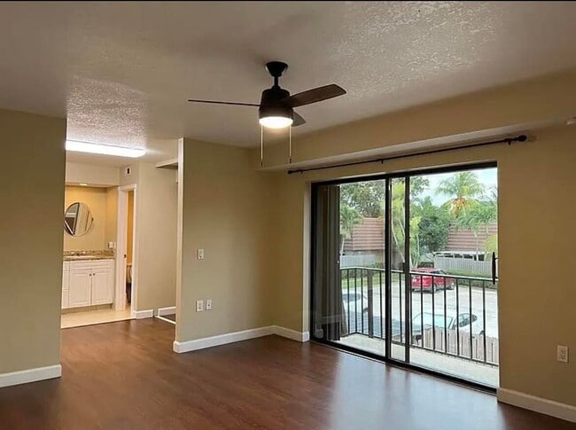 Building Photo - 308 3rd Ln
