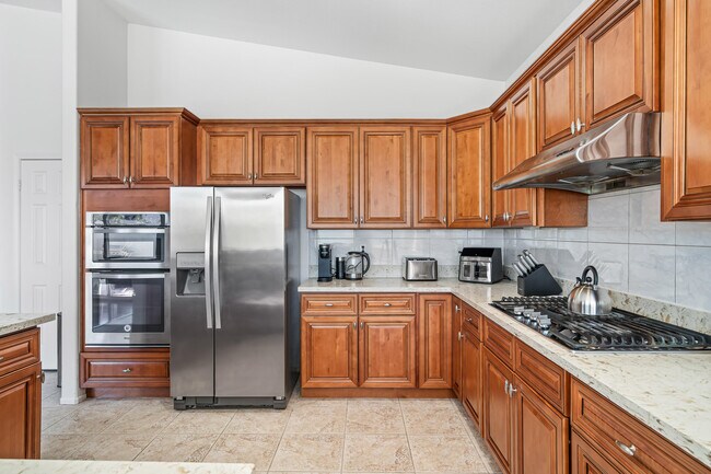 Building Photo - 79535 Dandelion Dr