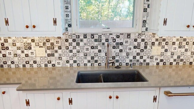 Building Photo - This historic South Capitol home with incr...