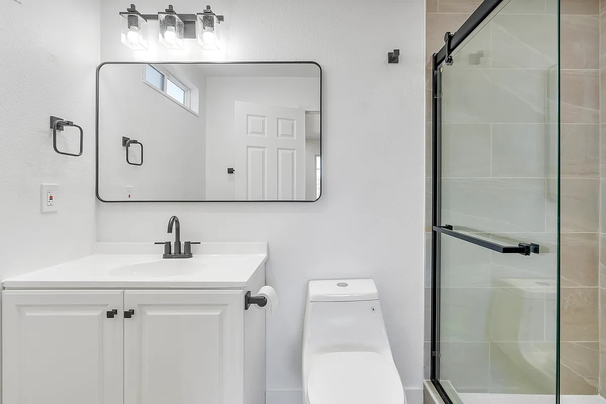 Master Bath - 299 Tangelo St